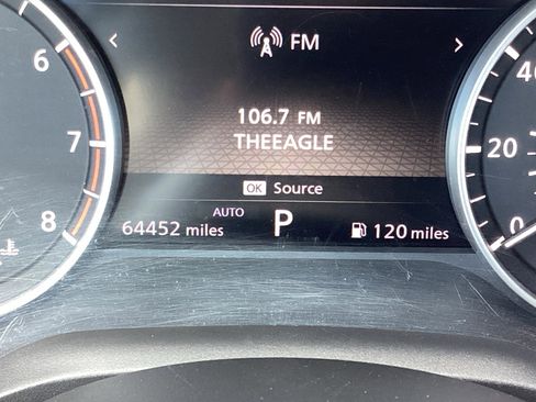 Used 2023 Nissan Rogue SV image 3