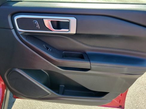 Used 2020 Ford Explorer XLT w/ Equipment Group 202A image 8