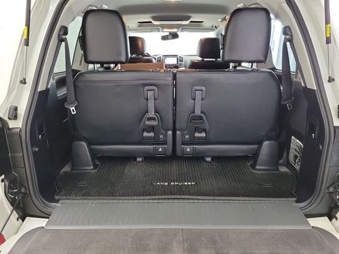 Used 2014 Toyota Land Cruiser image 20