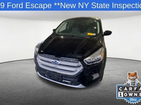 Used 2019 Ford Escape SE image 3