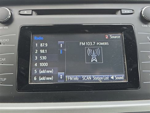 Used 2017 Toyota Highlander LE image 25