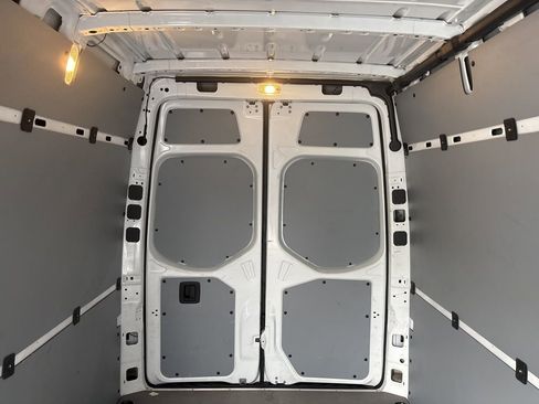 Used 2024 Mercedes-Benz Sprinter 2500 image 17