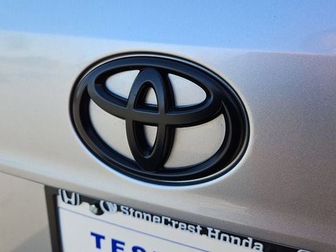 Used 2023 Toyota Highlander LE image 36