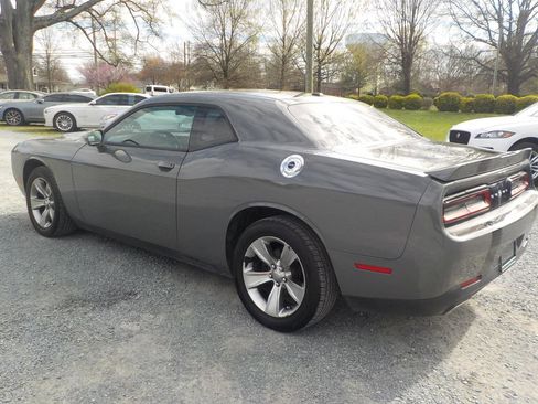 Used 2019 Dodge Challenger SXT image 3