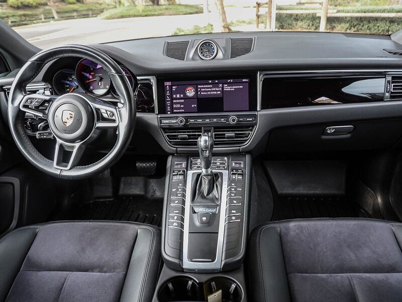 Used 2020 Porsche Macan AWD/4WD image 17