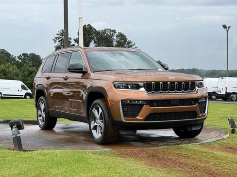 New 2026 Jeep Grand Cherokee L Limited w/ Luxury Tech Group II AWD/4WD image 1