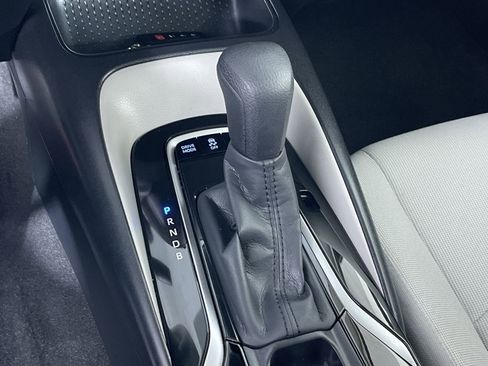 Used 2021 Toyota Corolla LE image 20