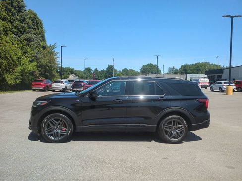 Used 2025 Ford Explorer ST-Line w/ ST-Line Street Pack AWD/4WD image 8