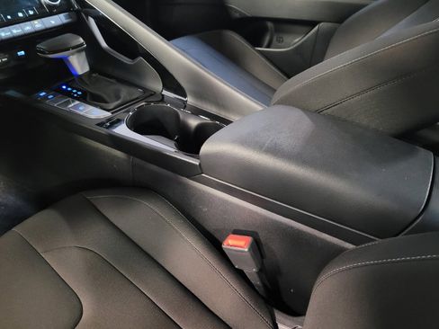 Used 2025 Hyundai Elantra SEL image 26