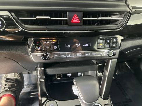 Used 2025 Kia Seltos X-Line AWD/4WD image 17