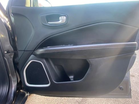 Used 2019 Jeep Compass Latitude w/ Popular Equipment Group image 15