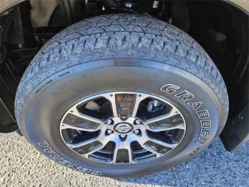 Used 2022 Nissan Titan SV w/ SV Convenience Package image 20