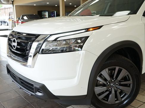 Used 2022 Nissan Pathfinder SV AWD/4WD image 21