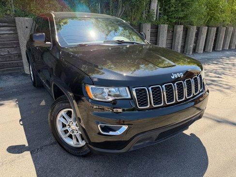 Used 2019 Jeep Grand Cherokee Laredo RWD image 3