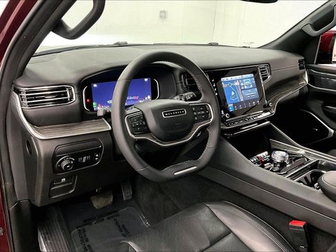 Used 2022 Jeep Wagoneer Series II AWD/4WD image 16