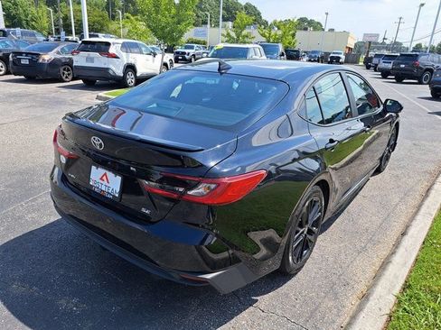 Used 2025 Toyota Camry SE w/ Convenience Package FWD image 8