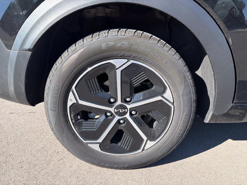 Used 2025 Kia Niro EX FWD image 10
