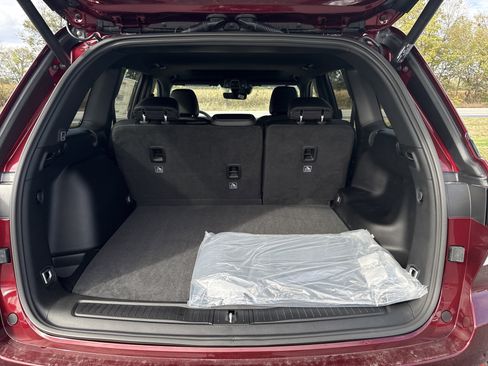 New 2025 Jeep Grand Cherokee Altitude image 12