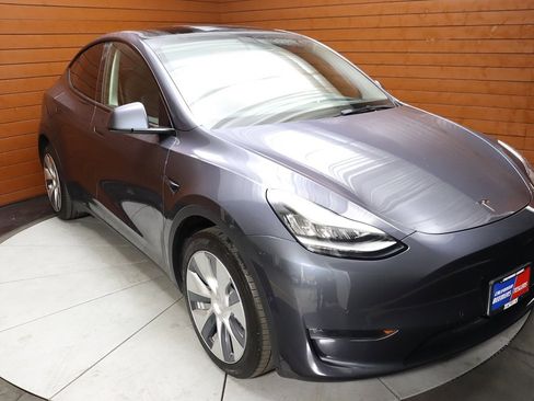 Used 2023 Tesla Model Y Long Range image 16
