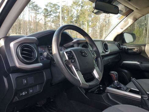 Used 2021 Toyota Tacoma SR5 w/ Technology Package image 18