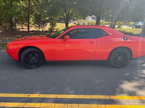 Used 2018 Dodge Challenger SXT w/ Blacktop Package image 14