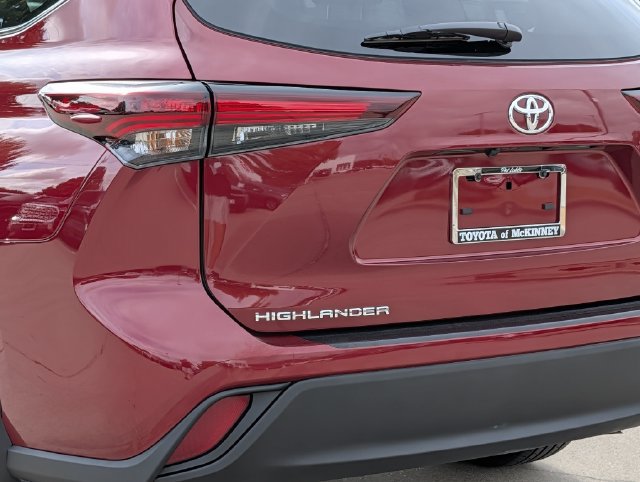Certified 2026 Toyota Highlander XLE AWD/4WD image 8