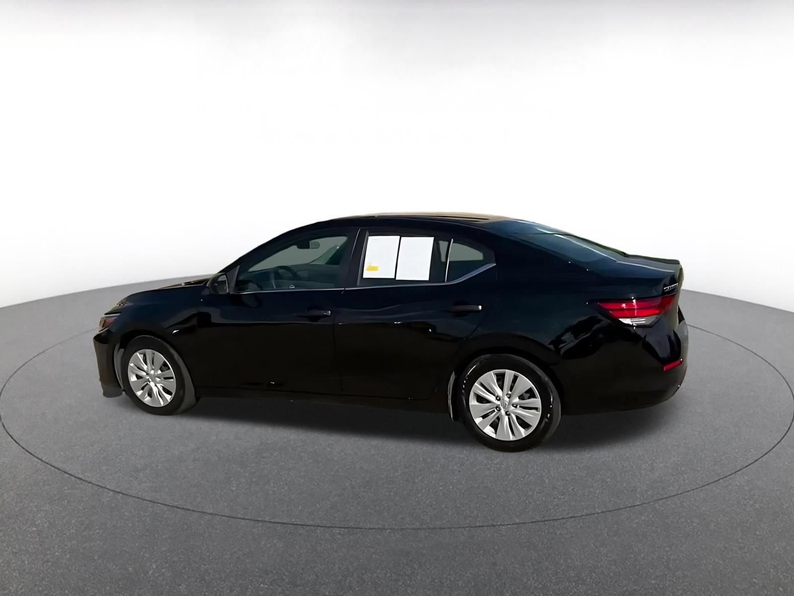 Used 2025 Nissan Sentra S FWD image 9