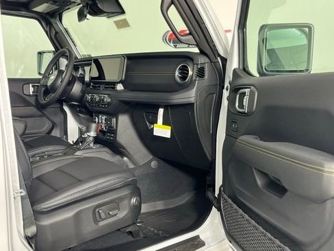 New 2025 Jeep Gladiator Sport w/ Premium Package image 27