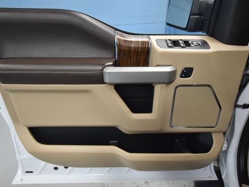 Used 2018 Ford F150 Lariat w/ Equipment Group 502A Luxury AWD/4WD image 5