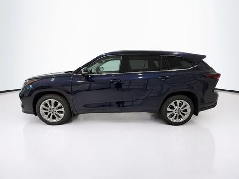 Certified 2026 Toyota Highlander Limited AWD/4WD image 4