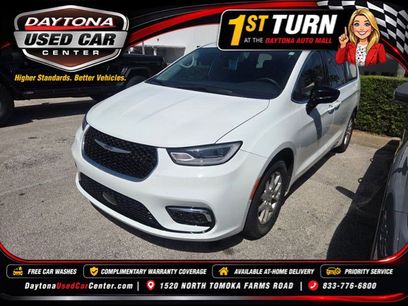 Used 2024 Chrysler Pacifica Touring-L