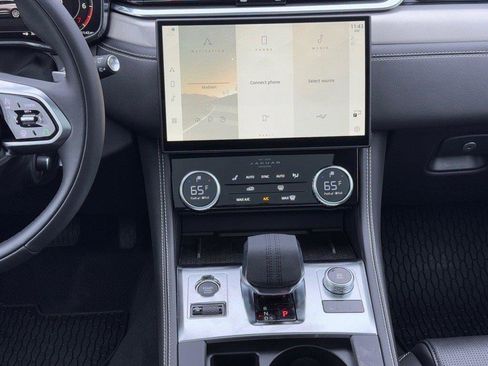 Used 2025 Jaguar F-PACE R-Dynamic S image 9