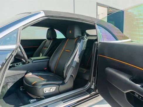 Used 2018 Rolls-Royce Dawn image 11