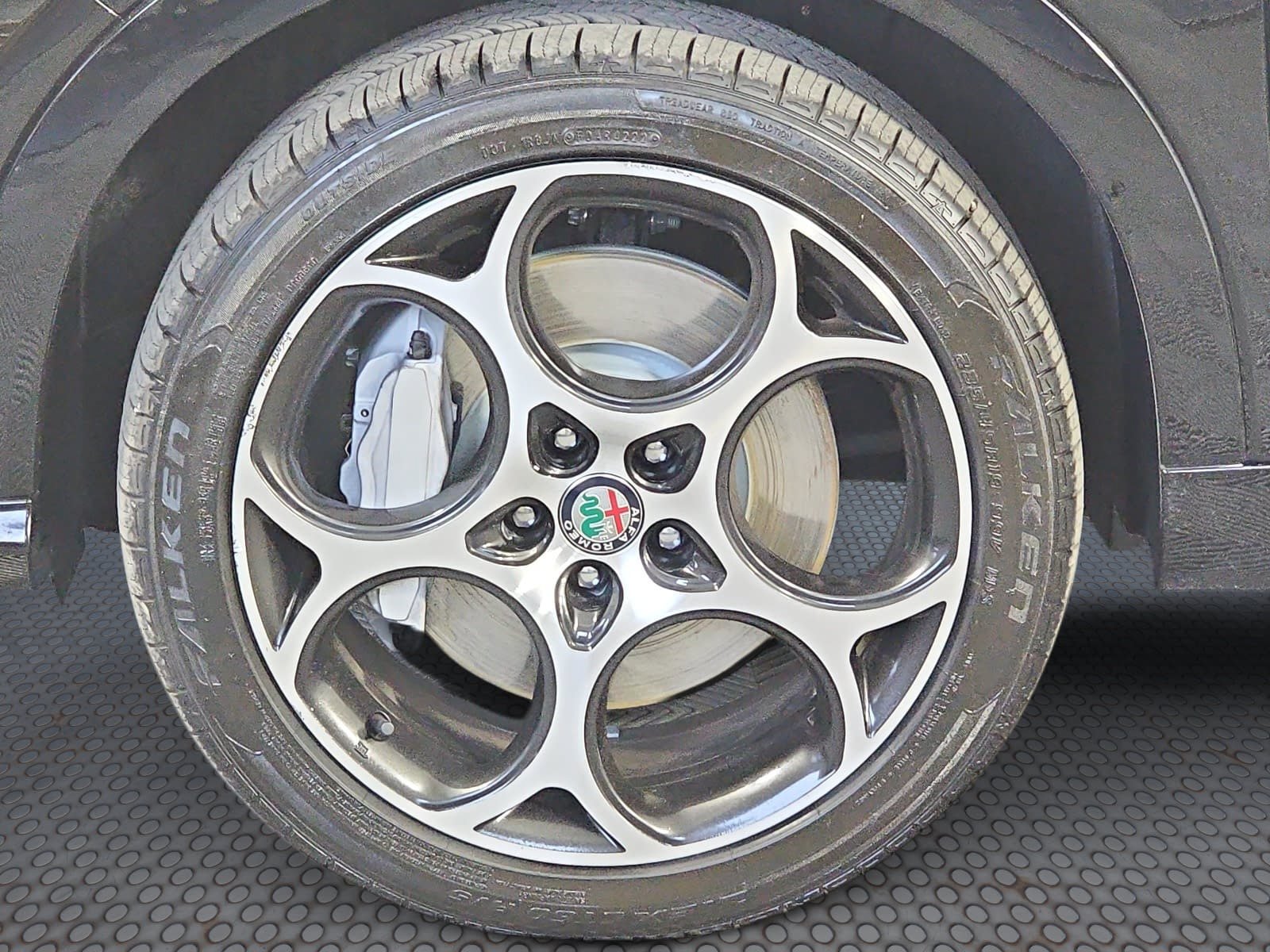 Used 2024 Alfa Romeo Tonale Ti w/ Premium Interior Package AWD/4WD image 27
