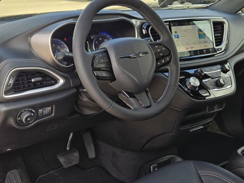 New 2026 Chrysler Pacifica Select w/ S Appearance Package image 13