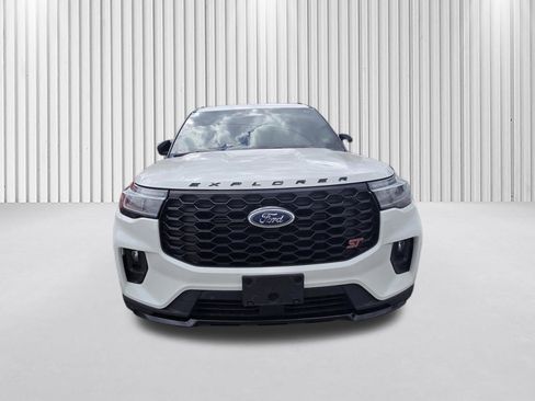 Used 2025 Ford Explorer ST AWD/4WD image 2