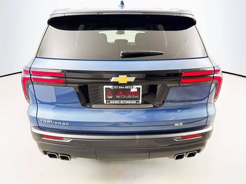 Used 2024 Chevrolet Traverse LS FWD image 30