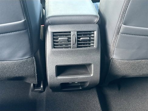 New 2025 Mitsubishi Outlander SE image 27