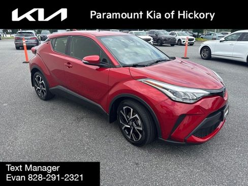 Used 2021 Toyota C-HR XLE FWD image 3