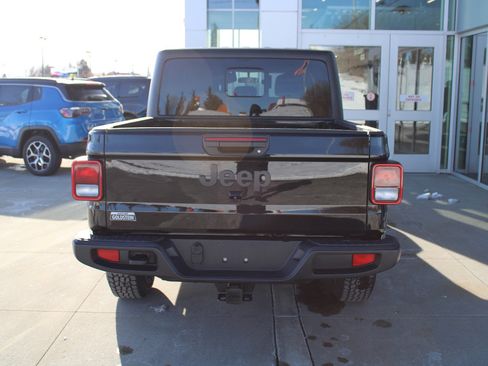 Certified 2022 Jeep Gladiator Willys image 6