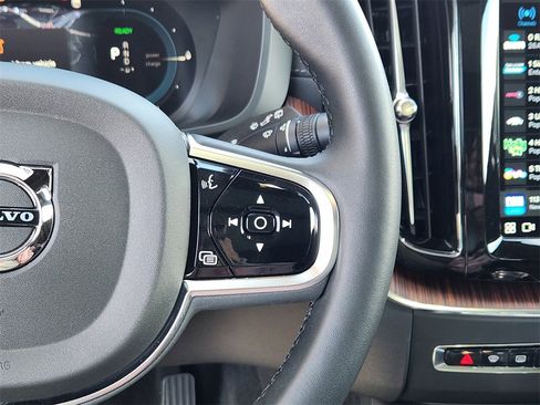 Used 2023 Volvo XC60 T8 Ultimate image 9