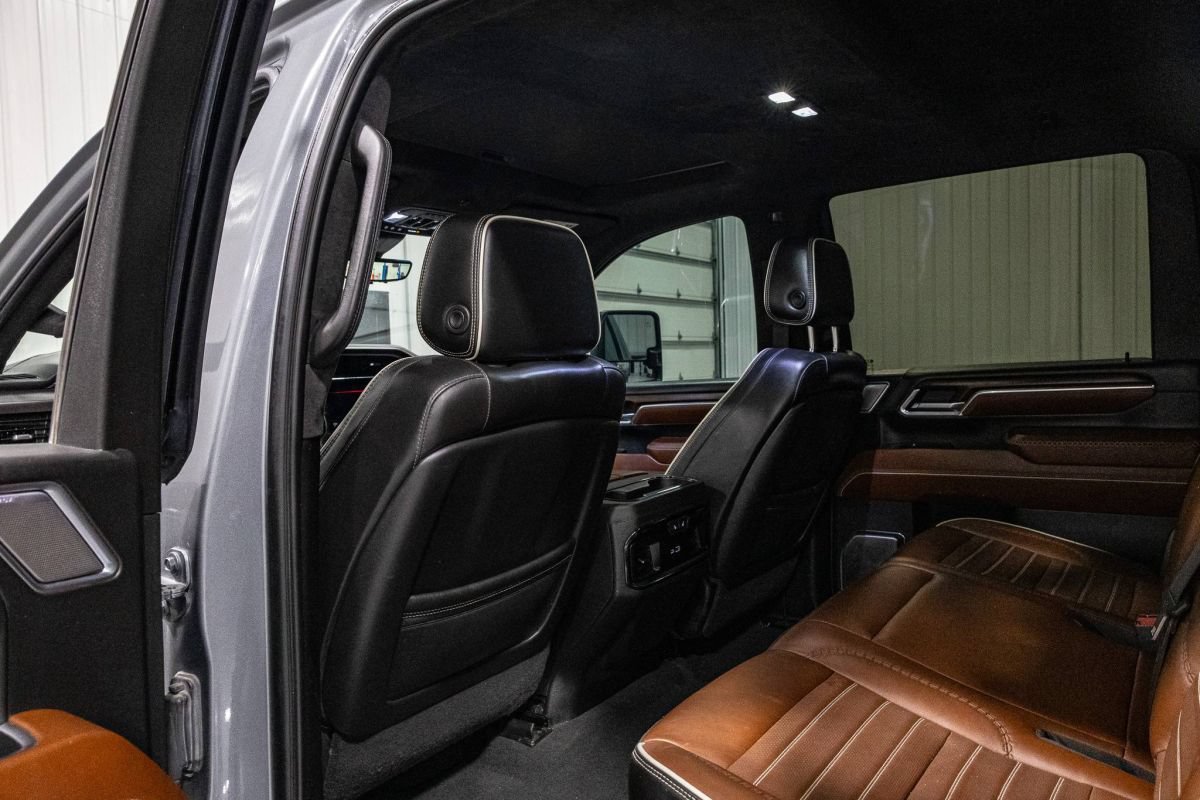 Used 2024 GMC Sierra 3500 Denali Ultimate AWD/4WD image 12