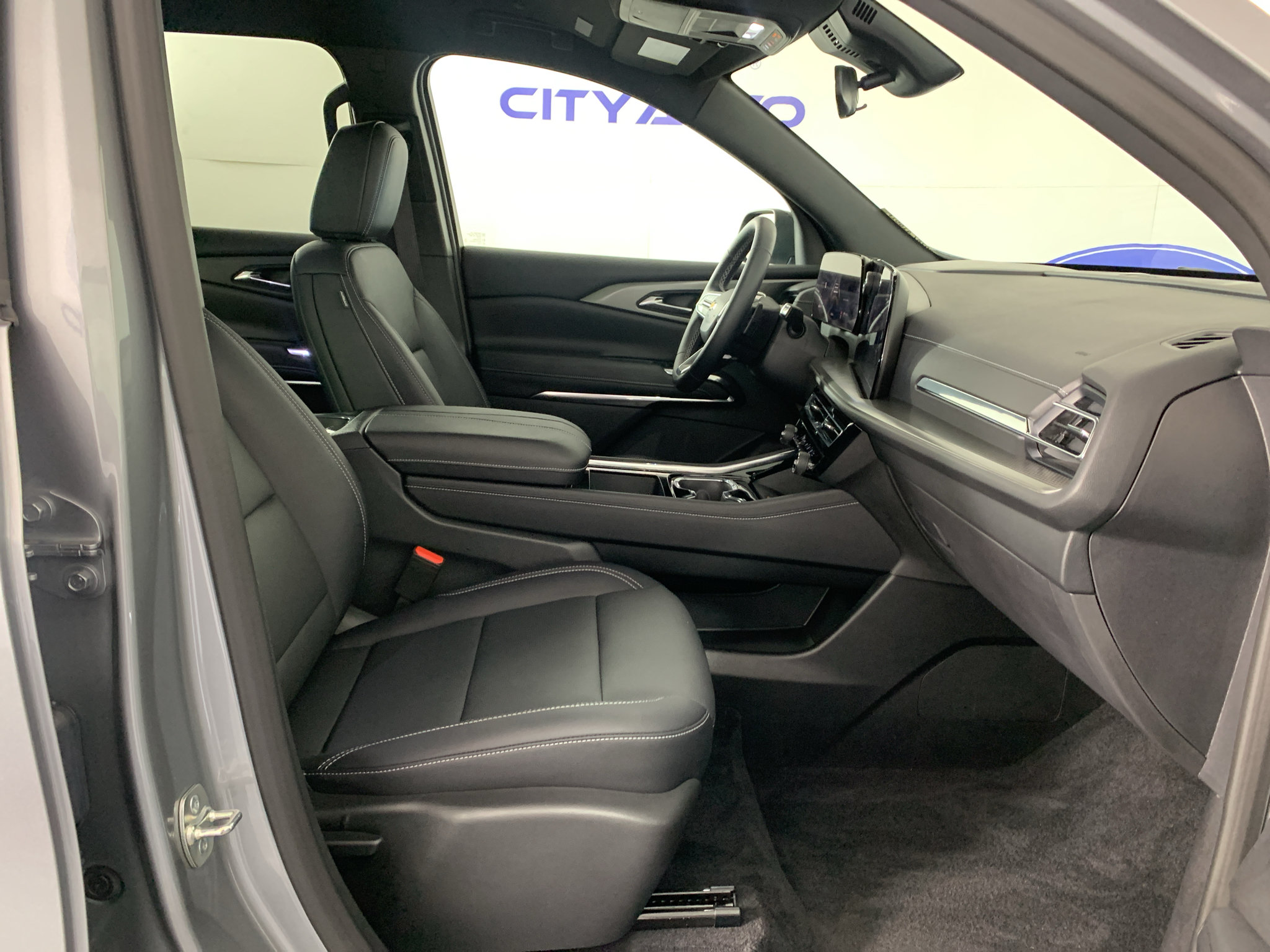 Used 2026 Chevrolet Traverse LT FWD image 38
