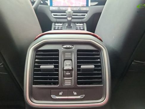 Used 2024 Porsche Macan AWD/4WD image 50