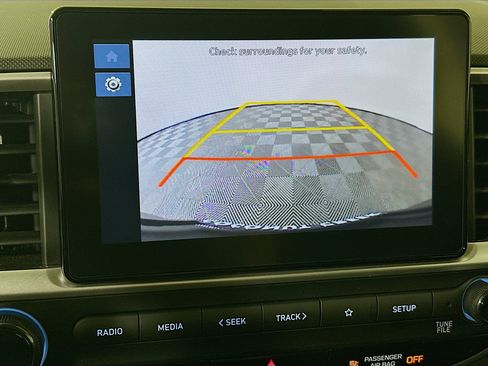 Used 2025 Hyundai Venue SEL FWD image 25