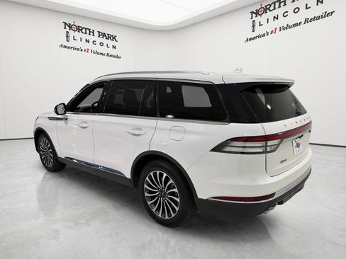 Used 2023 Lincoln Aviator Reserve w/ Elements Package Plus RWD image 3
