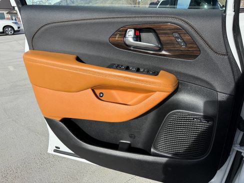 Used 2023 Chrysler Pacifica Pinnacle image 33