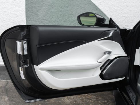 Used 2025 Ferrari Roma Spider image 31