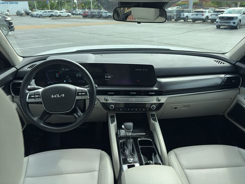 Used 2025 Kia Telluride S FWD image 11