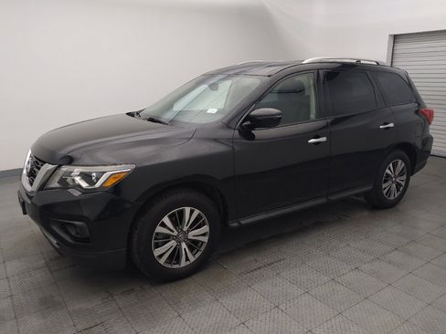 Used 2019 Nissan Pathfinder SV FWD image 2